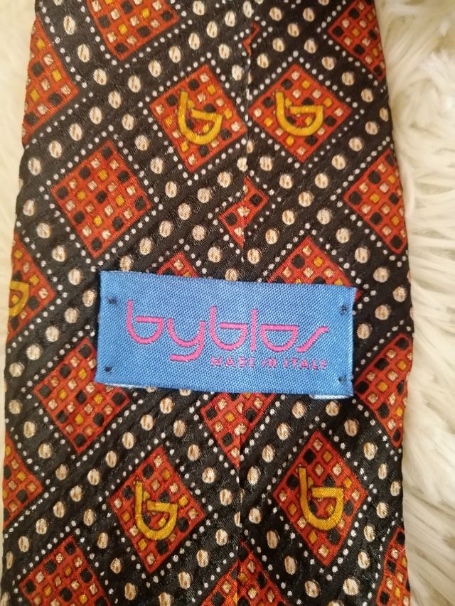 Cravatta con motivi geometrici firmata "Byblos"