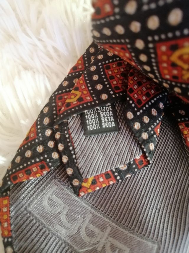 Cravatta con motivi geometrici firmata "Byblos"