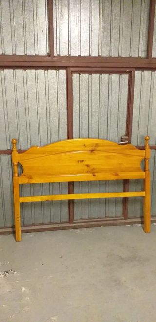 Cabecero de pino. Cama de 130