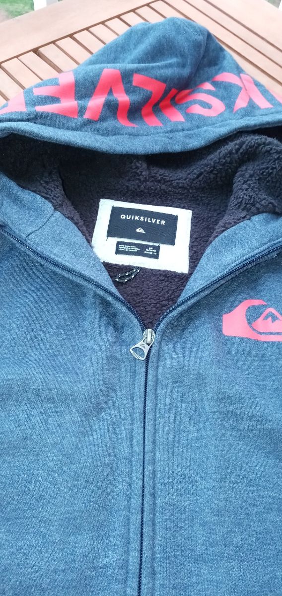 Chaqueta con capucha y forrada. Talla 16