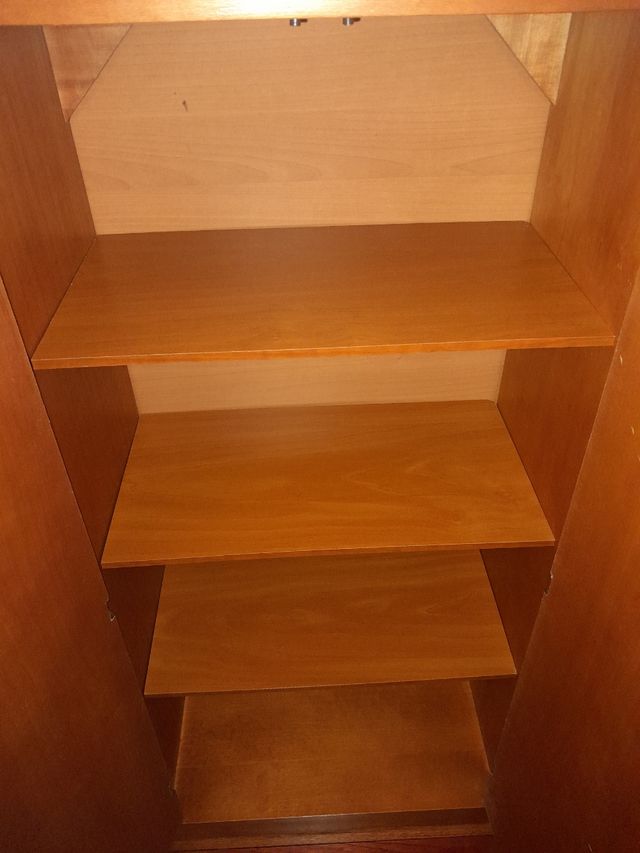 Armario con baldas de segunda mano por 49 EUR en Bilbao en WALLAPOP