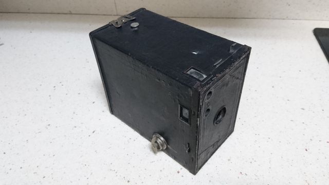 CAMARA FOTOS ANTIGUA DE CAJON EASTMAN 2A BROWNIE