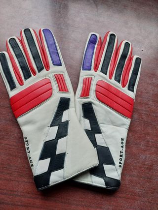 Guantes en piel para motos.