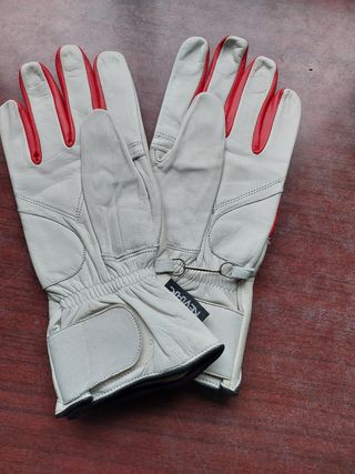 Guantes en piel para motos.