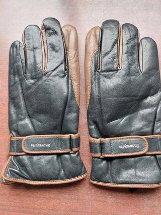 Guantes en piel para motos.