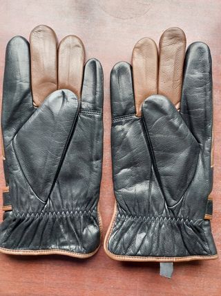 Guantes en piel para motos.