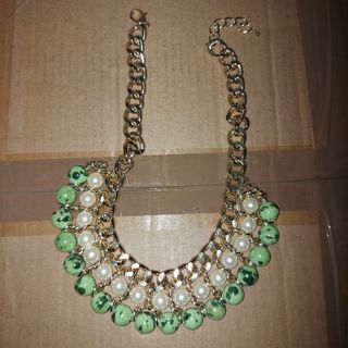 Precioso collar de bolas 