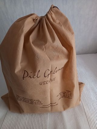 Bolso de piel de Ubrique.