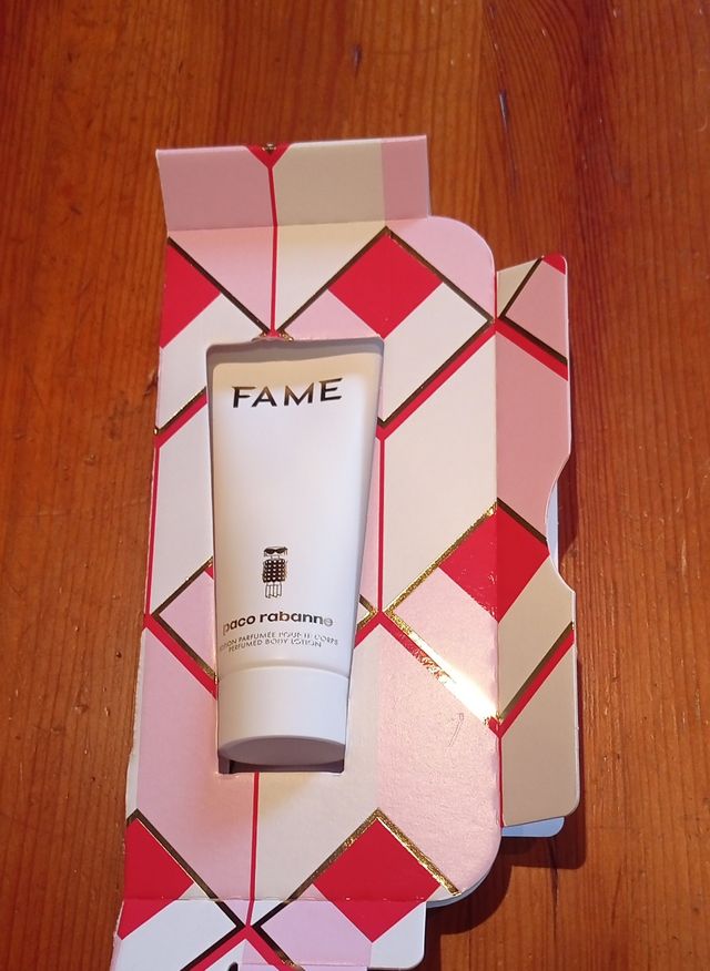 BODY LOCION PERFUM FAME DE PACO RABANNE A ESTRENAR