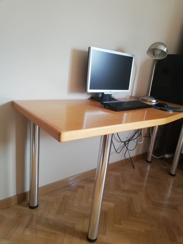 Mesa estudio pino y patas metálicas