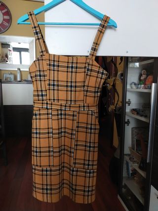 vestido tipo peto amarillo y negro de cuadros