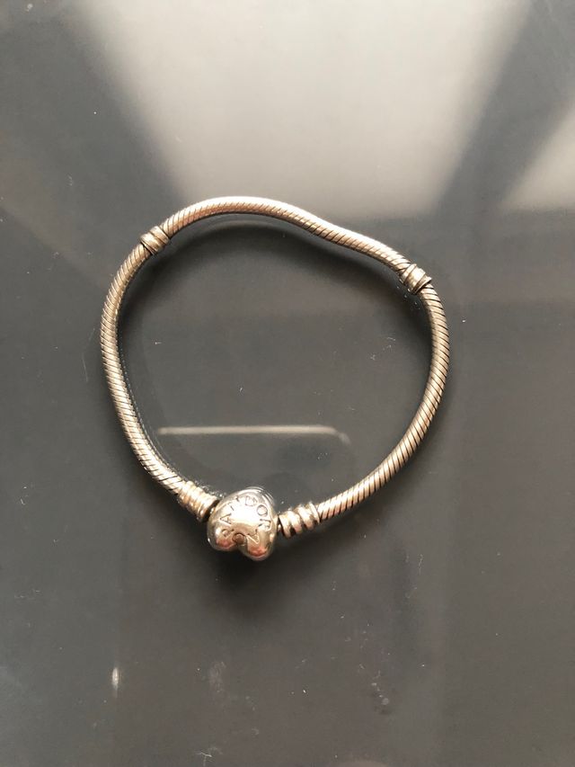 Bracciale PANDORA Moments con chiusura a cuore