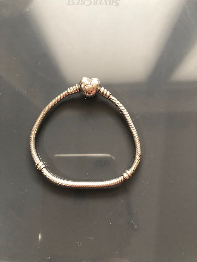 Bracciale PANDORA Moments con chiusura a cuore