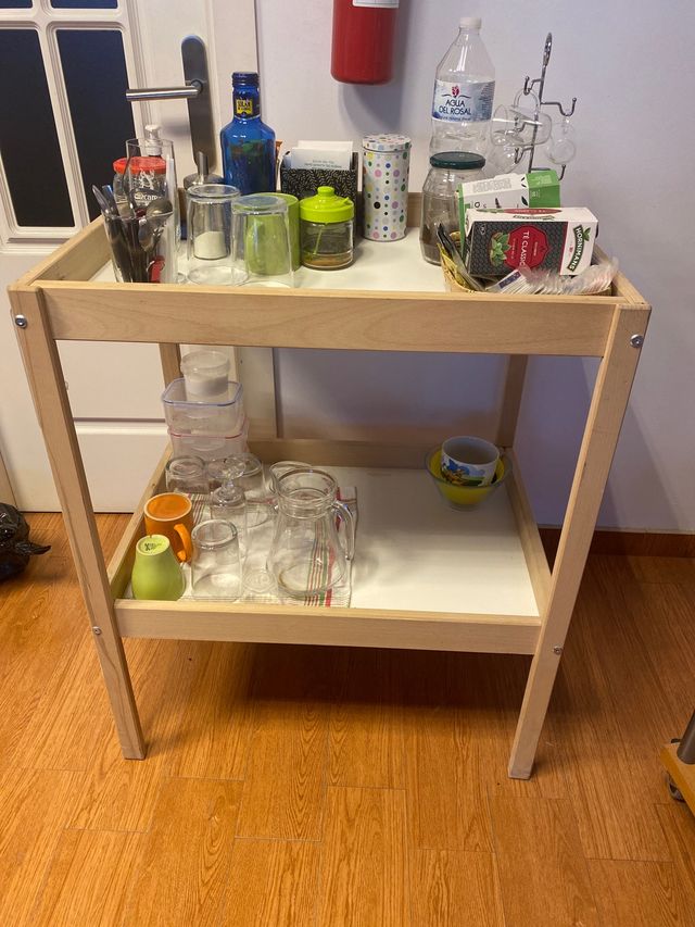 Cambiador de bebé o mueble auxiliar
