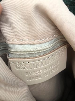 Bolso con flecos verde de ante. Cuero auténtico.