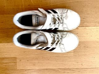 Bambas o zapatillas Adidas 