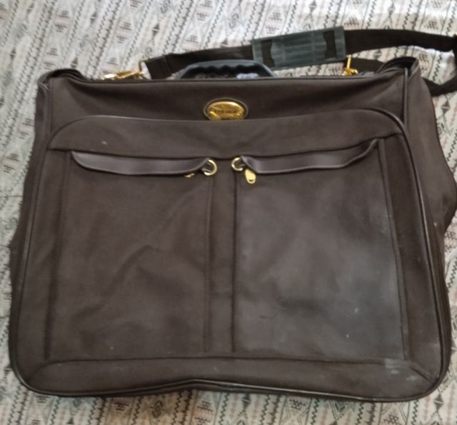 Indossa abiti e altro