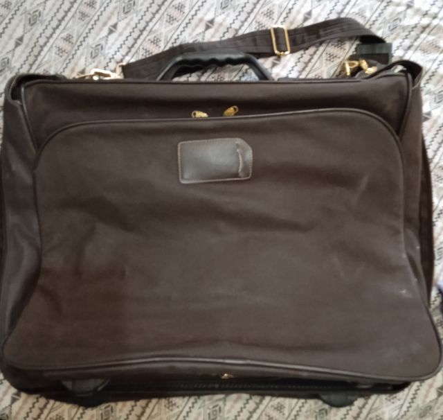 Indossa abiti e altro