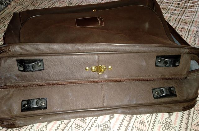 Indossa abiti e altro