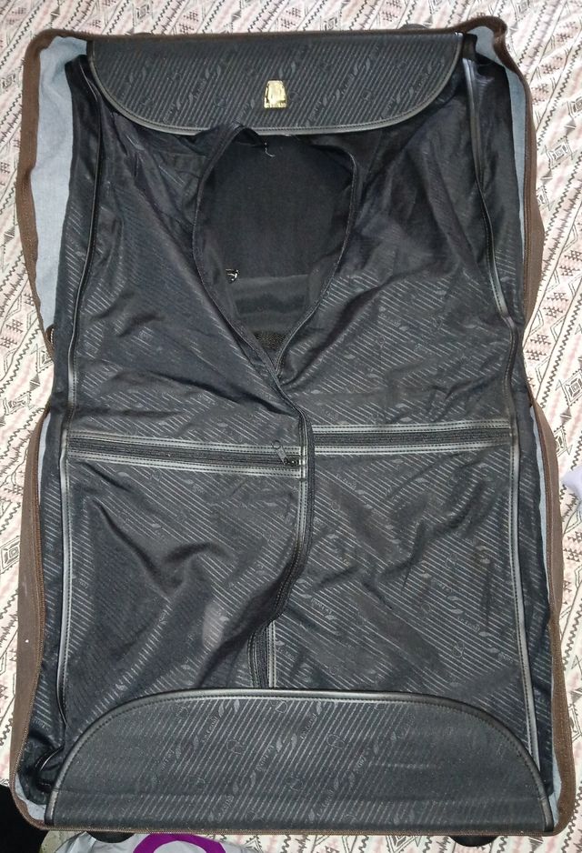 Indossa abiti e altro