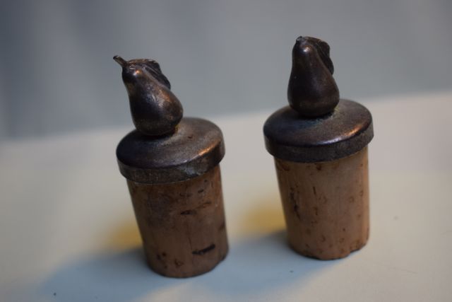 2 tappi sughero e metallo a pera antichi