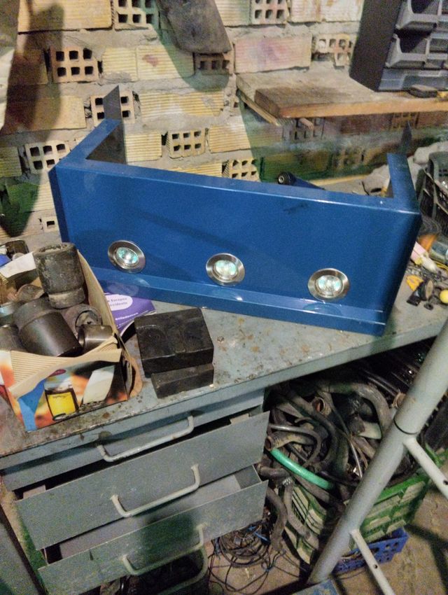 Estantería completa con luz