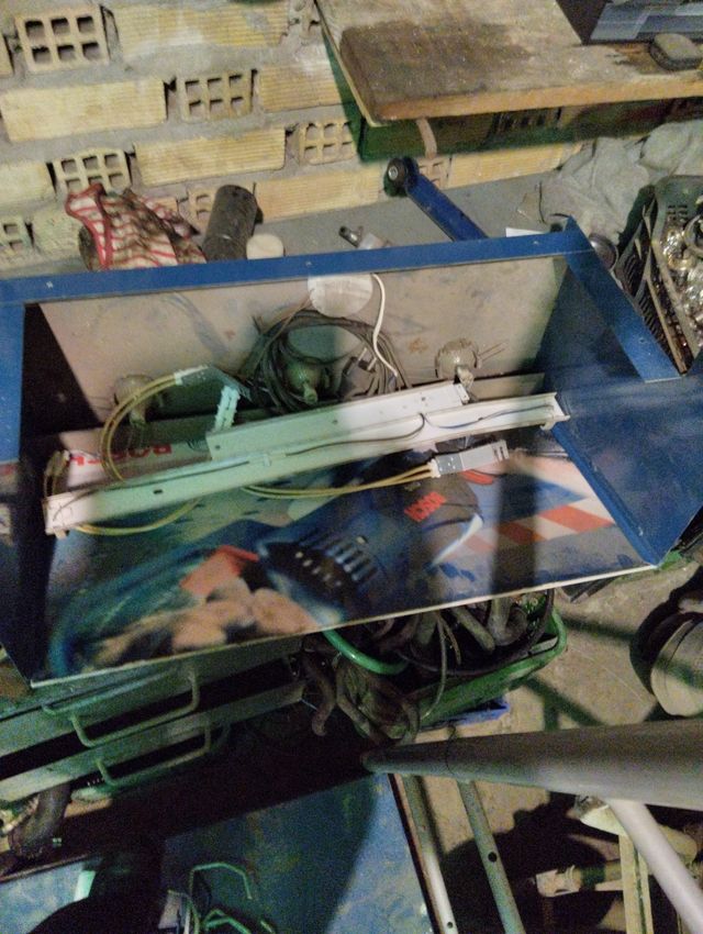 Estantería completa con luz