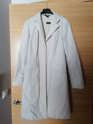 Gabardina de Zara en color crudo. Talla S