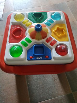 Tavolo da attività del marchio Chicco