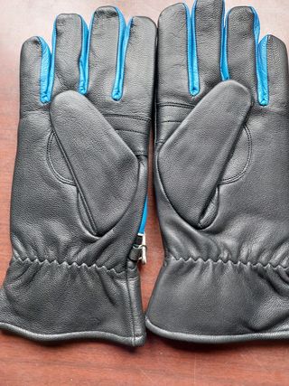 Guantes en piel para motos.