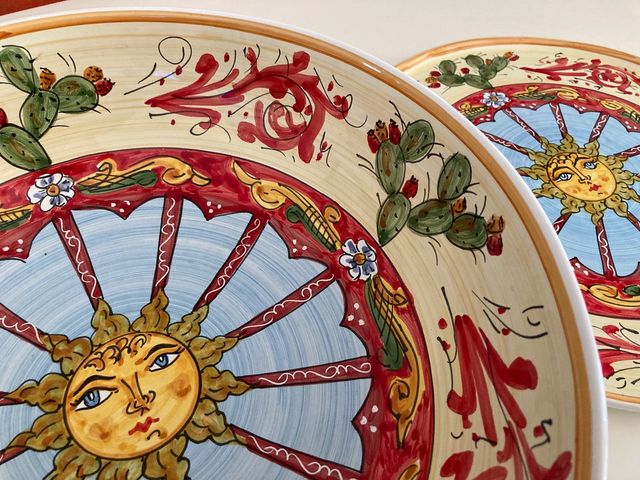Coppa e piatto decorato a mano , ceramiche