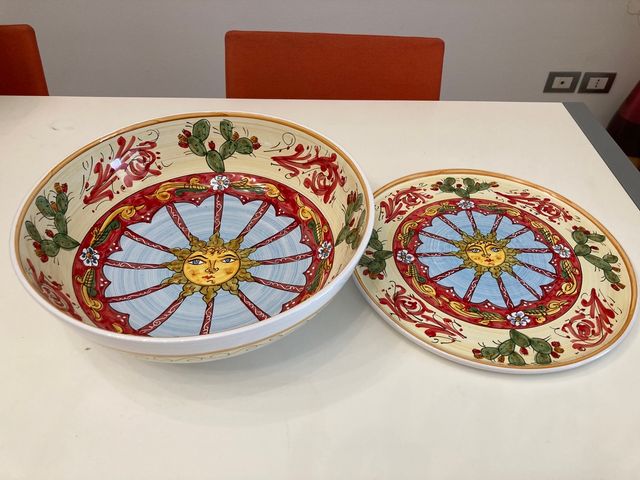 Coppa e piatto decorato a mano , ceramiche