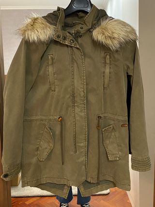Parka con capucha
