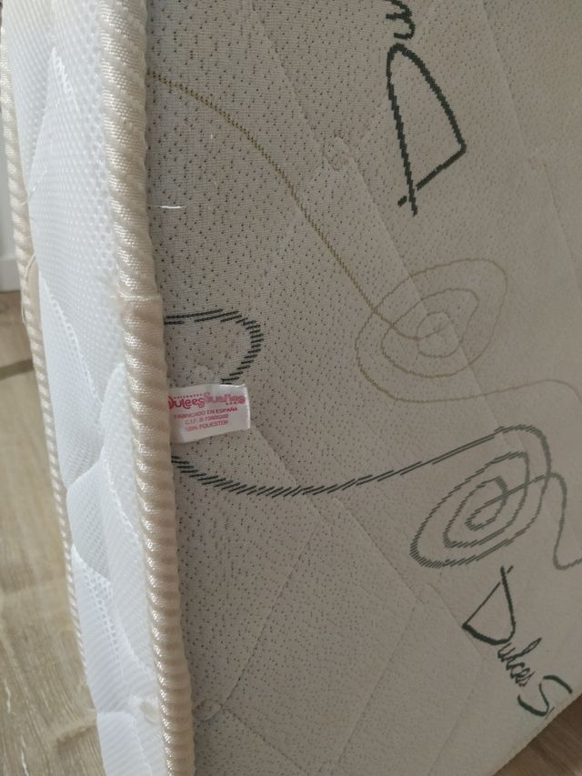 Cuna de madera+Colchón (Regalo)