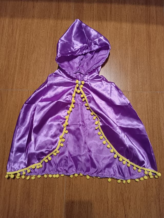 Capa de satén de princesa