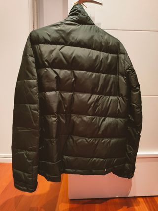 Plumífero negro de Zara
