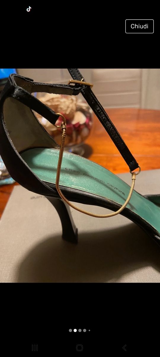 Scarpe eleganti in seta con bracciale alla cavigli