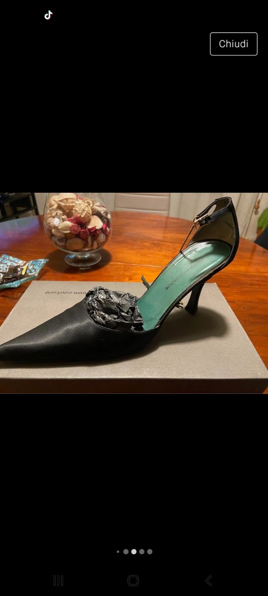 Scarpe eleganti in seta con bracciale alla cavigli