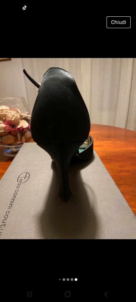 Scarpe eleganti in seta con bracciale alla cavigli