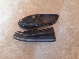 Zapatos de charol. Talla 40