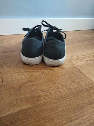 Zapatillas levis azules y blancas