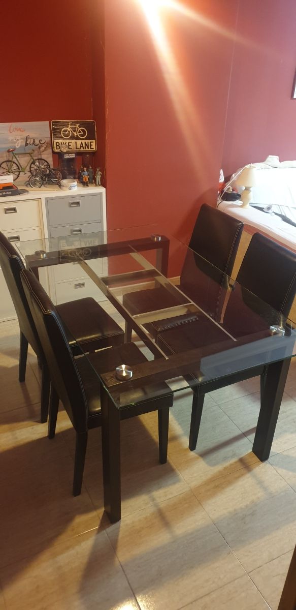 Mesa de cristal 150x90 y 4 Sillas