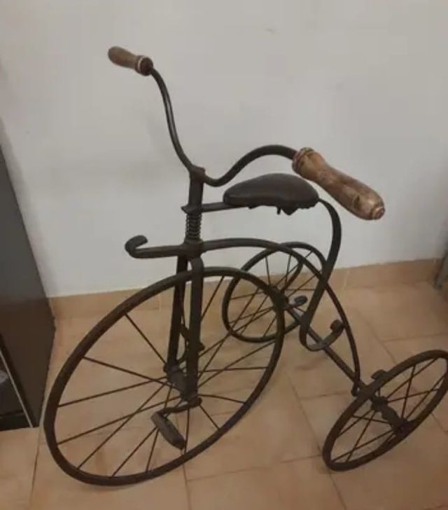 Triciclo d'epoca dell'800