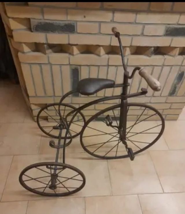 Triciclo d'epoca dell'800