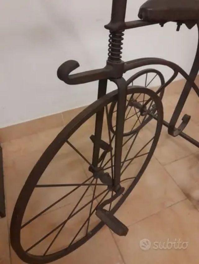 Triciclo d'epoca dell'800