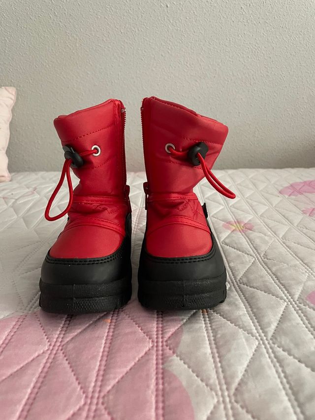 Botas para la nieve y manoplas de nieve