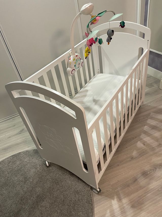 Carrusel cuna (prácticamente nuevo)