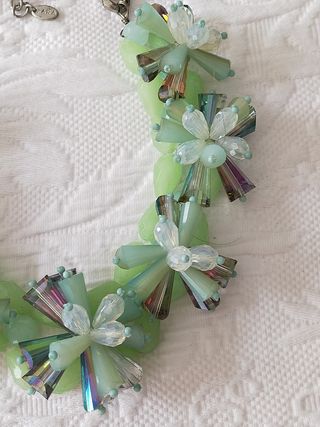 collar en forma de flores de Zara 
