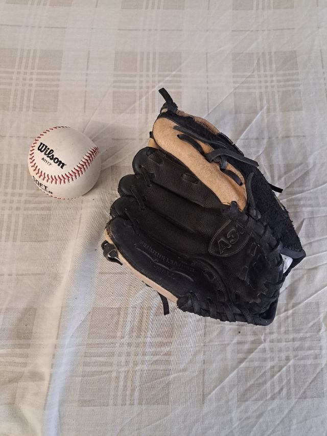 guante y pelota de béisbol para niño de piel.