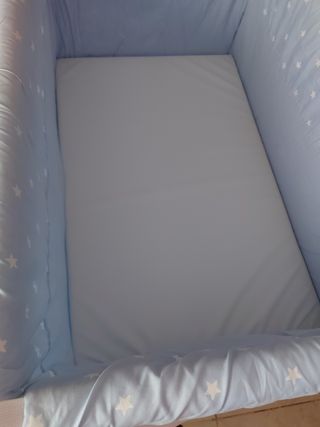 Minicuna estrellas blancas y azules